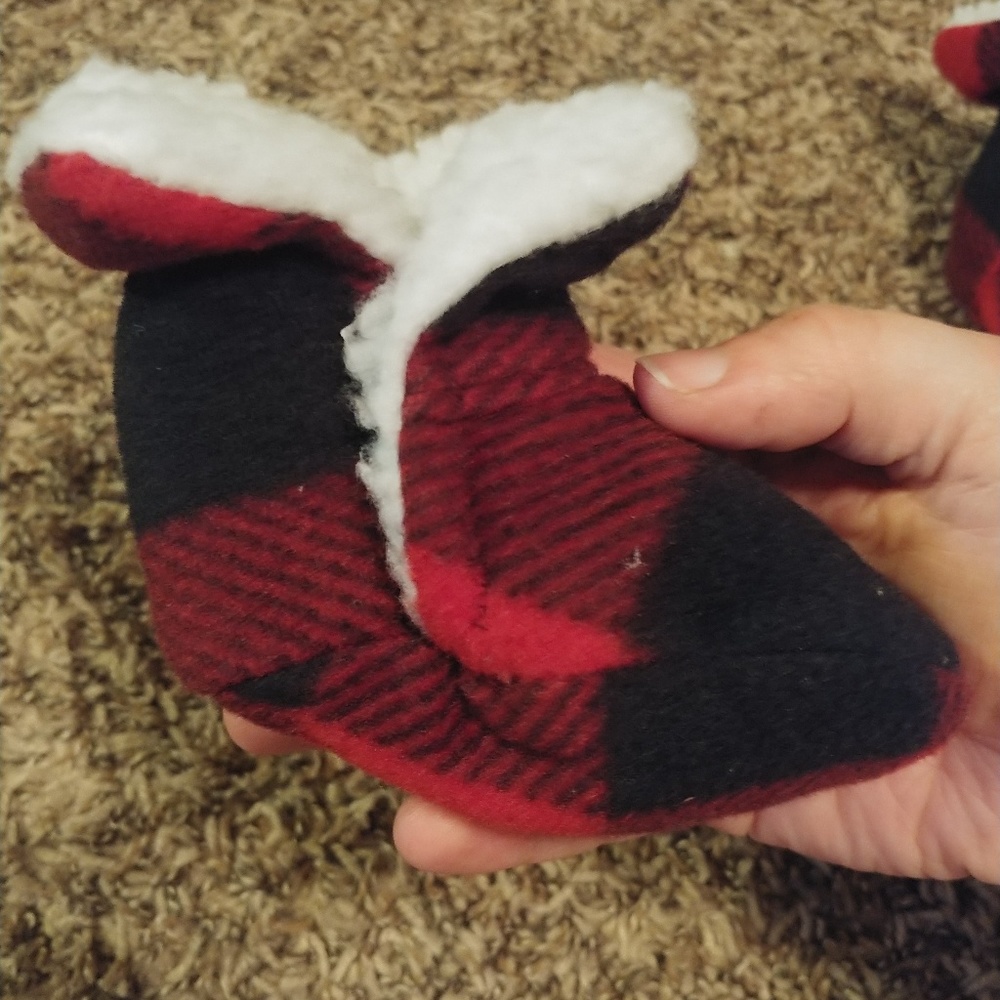 Plaid booties for baby - Picture 3 of 4